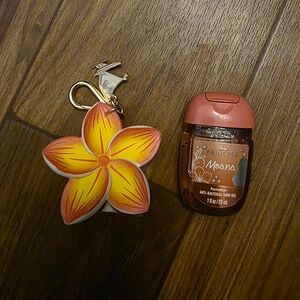 Bath & Body Works Disney Princess Moana Plumeria Flower Pocketbac Holder + Sani